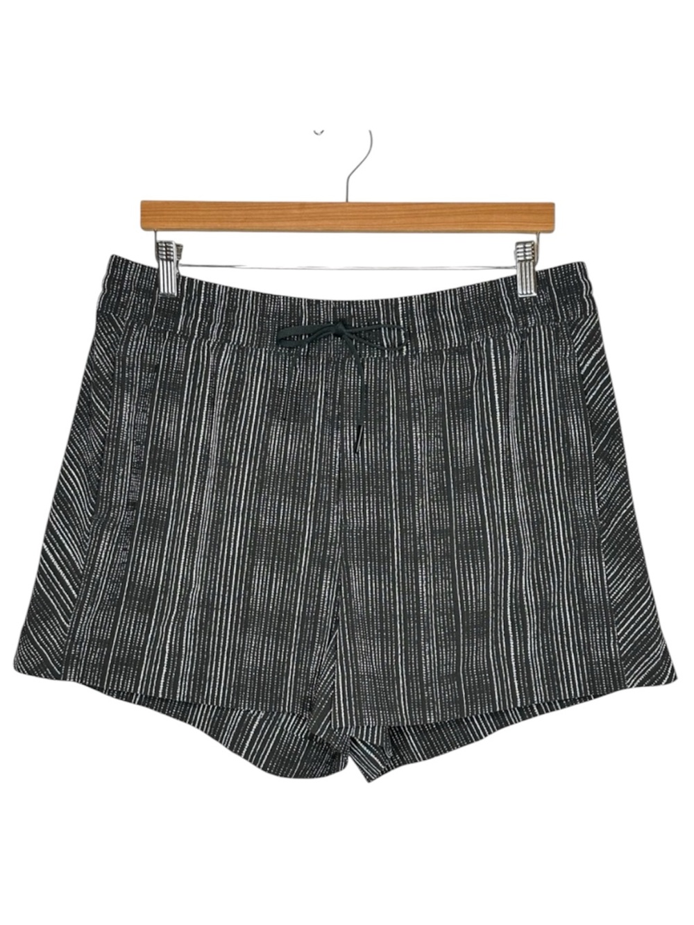 Athleta Arrival Shorts Size 14 Black Amara Stripe Activewear Workout Outdoor